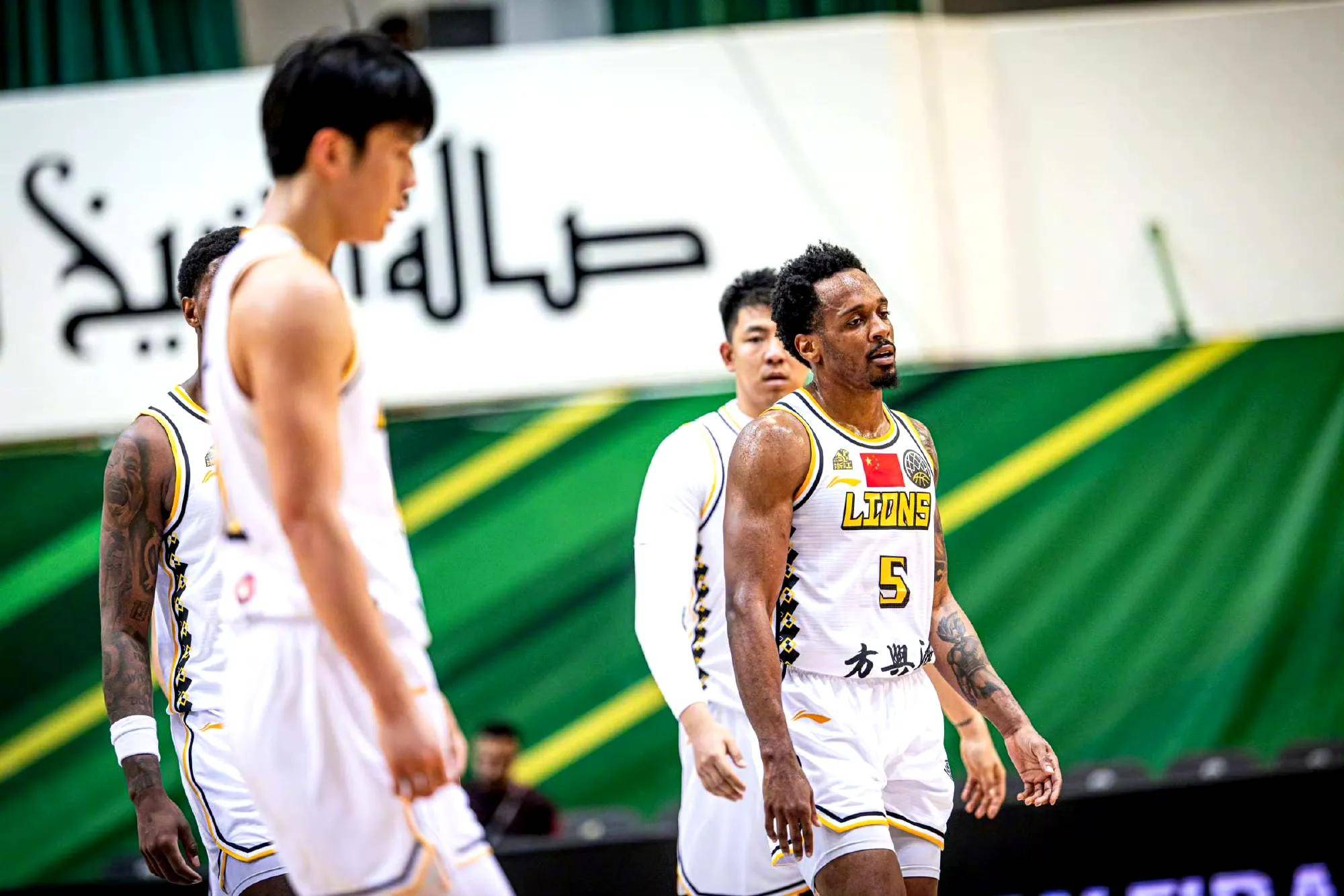 广厦男篮训练开放日；今夜完成体检引观众欢呼；亚冠在即；团队化学反应显著的简单介绍