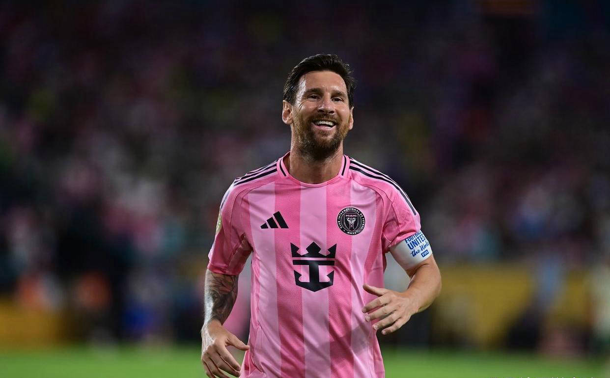  梅西在巴黎圣日耳曼比赛中问鼎冠军，逆转引发热议！