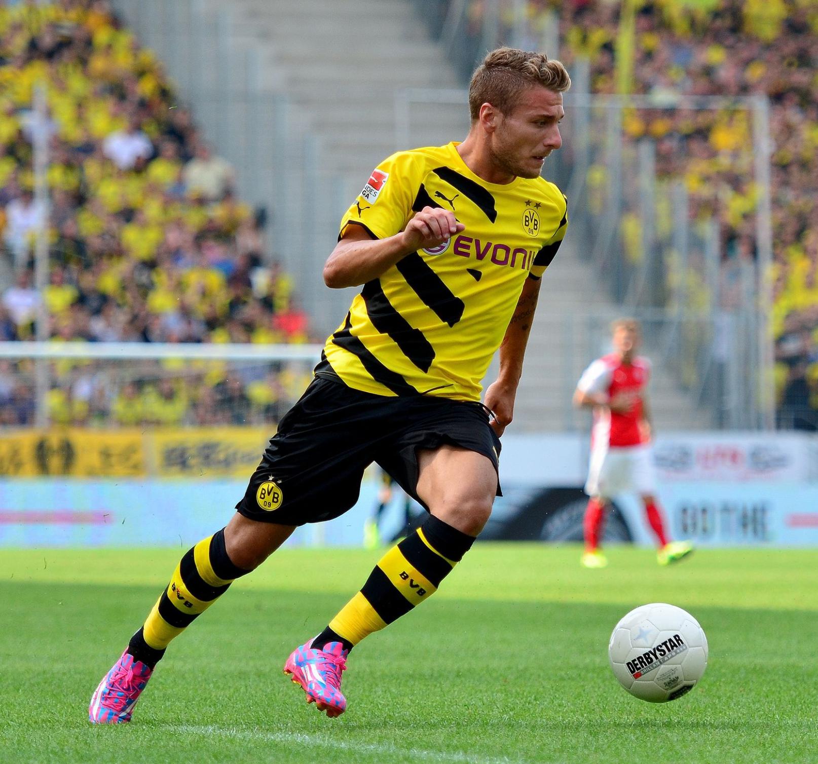 关于意甲冲刺阶段走向成谜；塞维利亚临场应变；引发热议；训练强度明显提升的信息