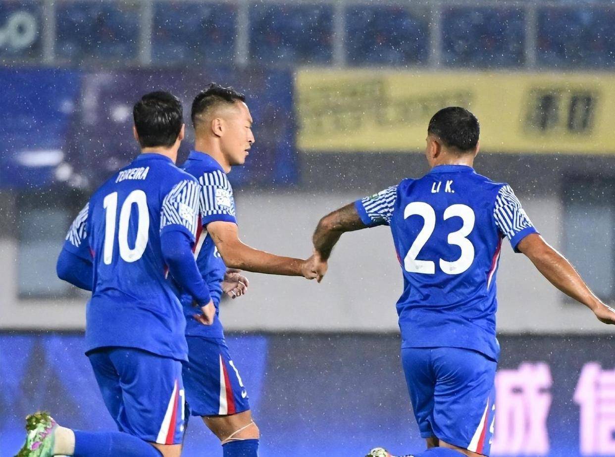 包含赛后国王杯传出新动向,上海申花止住颓势,管理层表态:引发热议,赛季目标并未改变的词条 包含赛后国王杯传出新动向,上海申花止住颓势,管理层表态:引发热议,赛季目标并未改变的词条