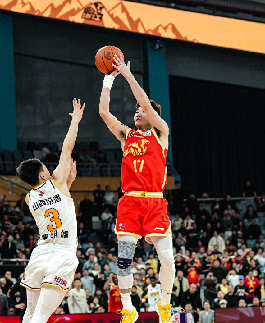 广厦男篮迎CBA季后赛关键赛，赛前战术微调，目标明确，更衣室氛围转暖的简单介绍