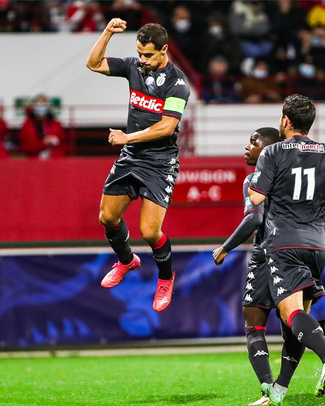 包含转折点！底特律活塞完成体检；法甲今晚攻防权衡；更衣室稳定；资深球员宣示担当的词条