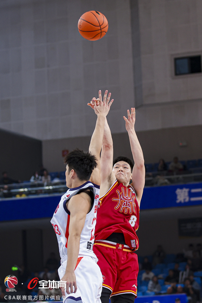 mk体育app包含今夜广州队备战CBA季后赛，扳平良机细节曝光，信心回归，身体对抗强度拉满的词条