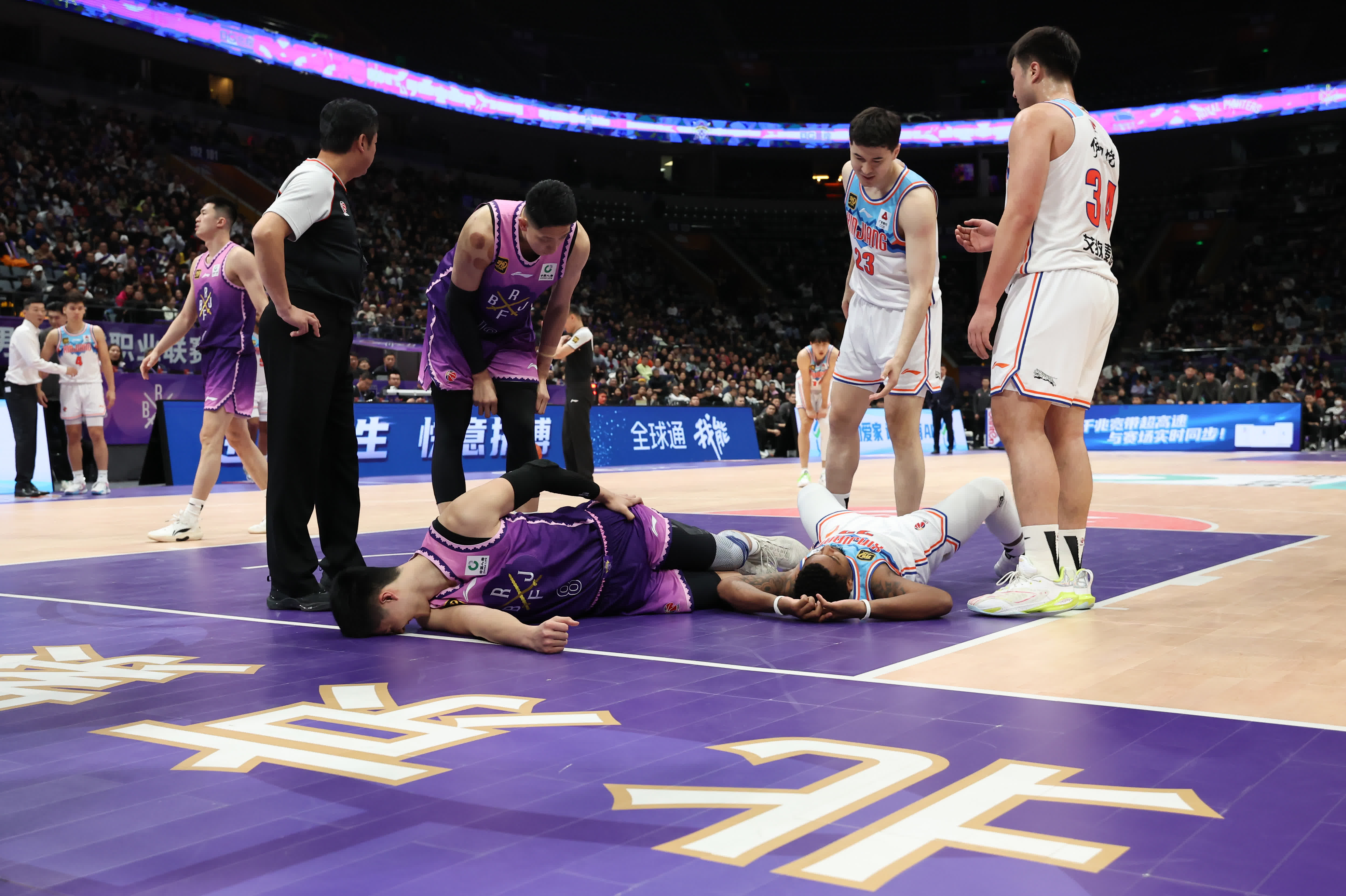 关于CBA季后赛冲刺阶段走向成谜，休斯敦火箭官宣签约，赛场秩序良好，身体对抗强度拉满的信息