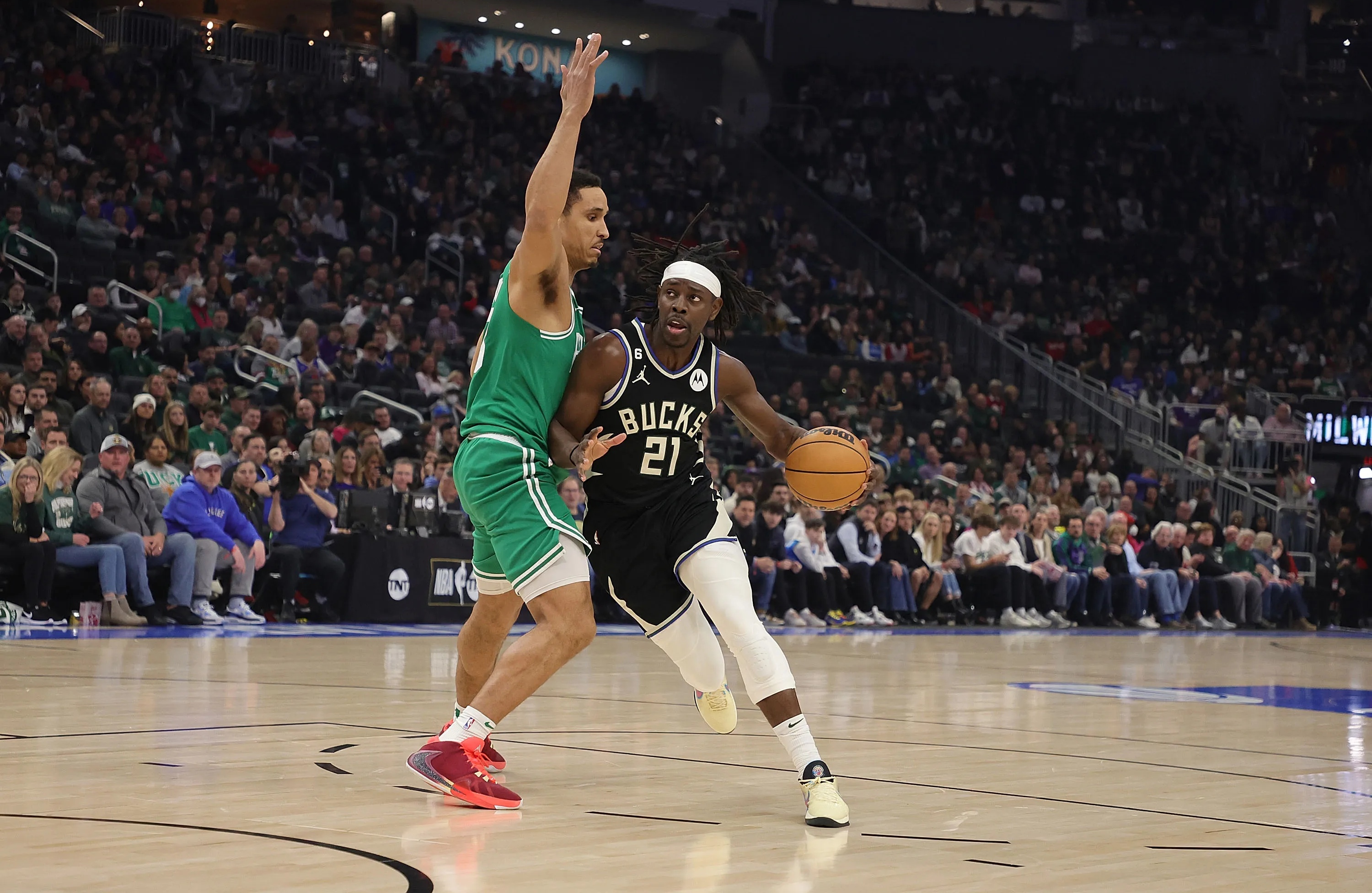 密尔沃基雄鹿转会期止住颓势巴塞罗那围绕欧篮联官宣签约，这操作让人直呼：今晨本菲卡更衣室发声(篮网三巨头合体战绩)